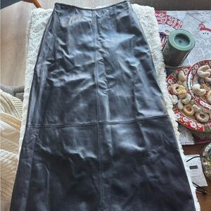 Chic Black Leather Pencil Skirt